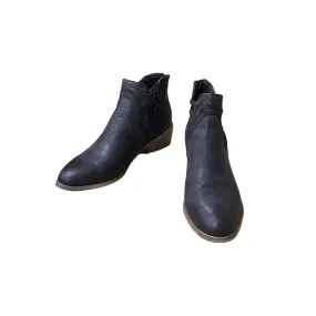 Boots Ankle Heels By Boutique   In Black, Size: 9