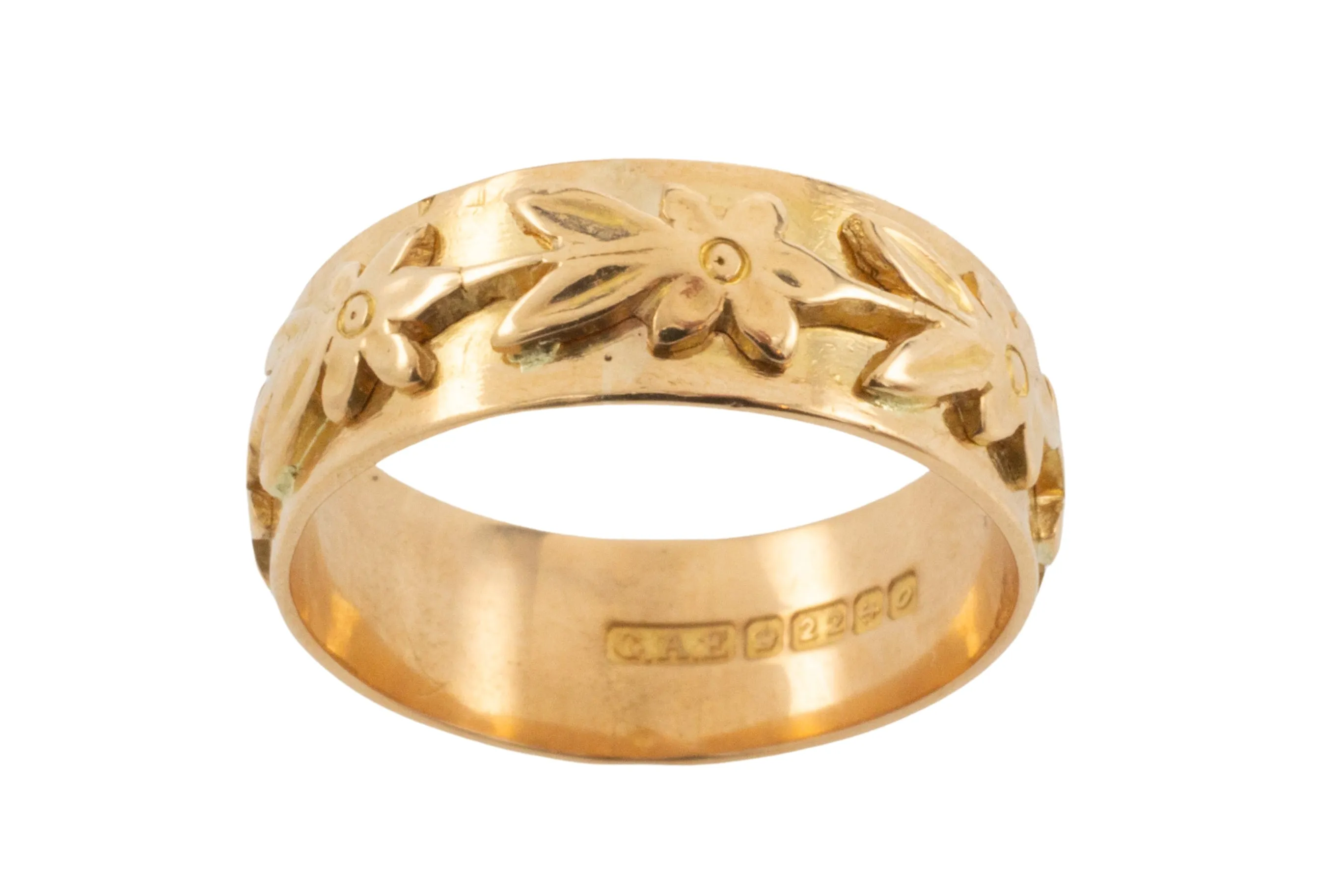 Vintage 22 carat gold band with flower motif