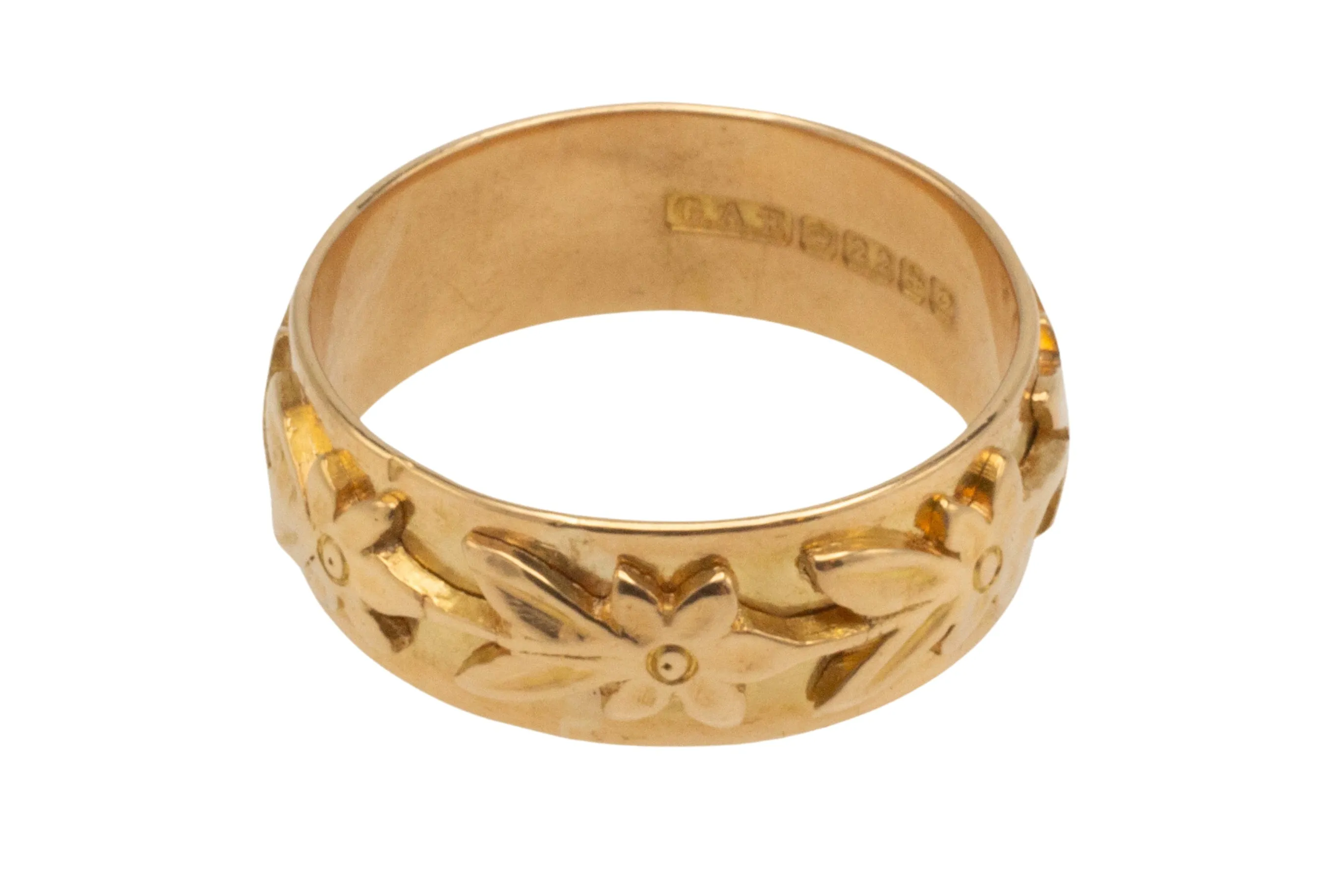 Vintage 22 carat gold band with flower motif