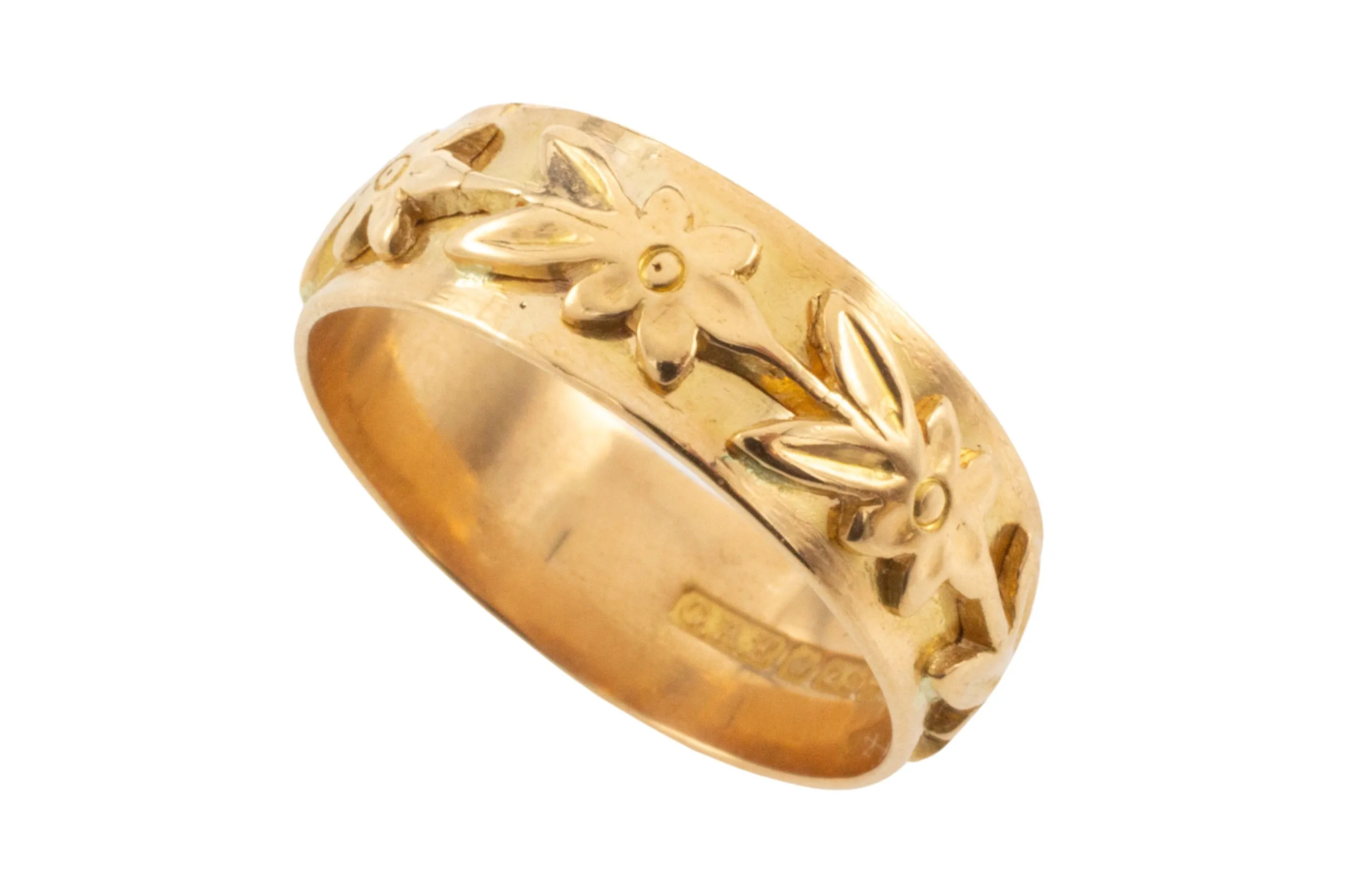 Vintage 22 carat gold band with flower motif