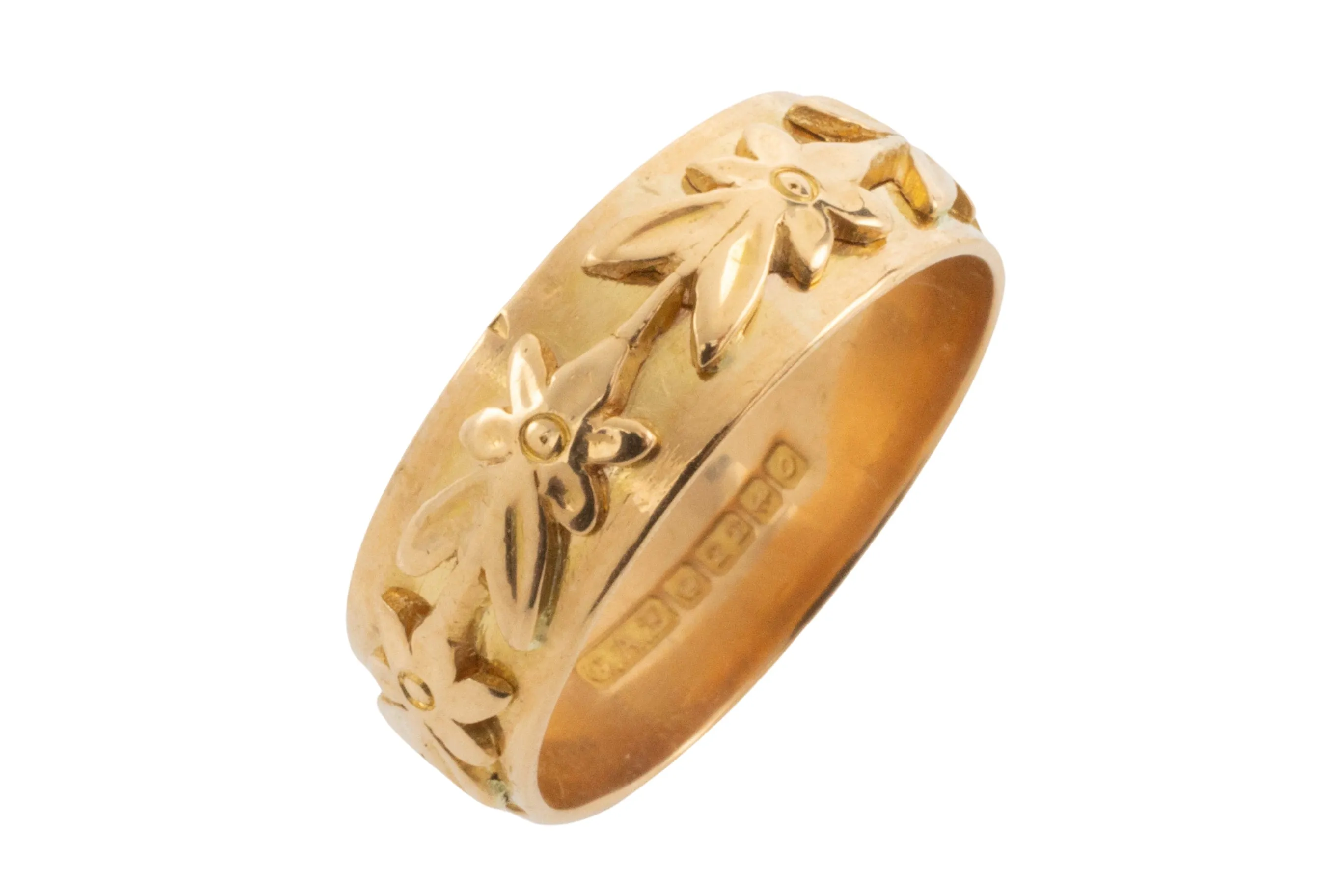 Vintage 22 carat gold band with flower motif