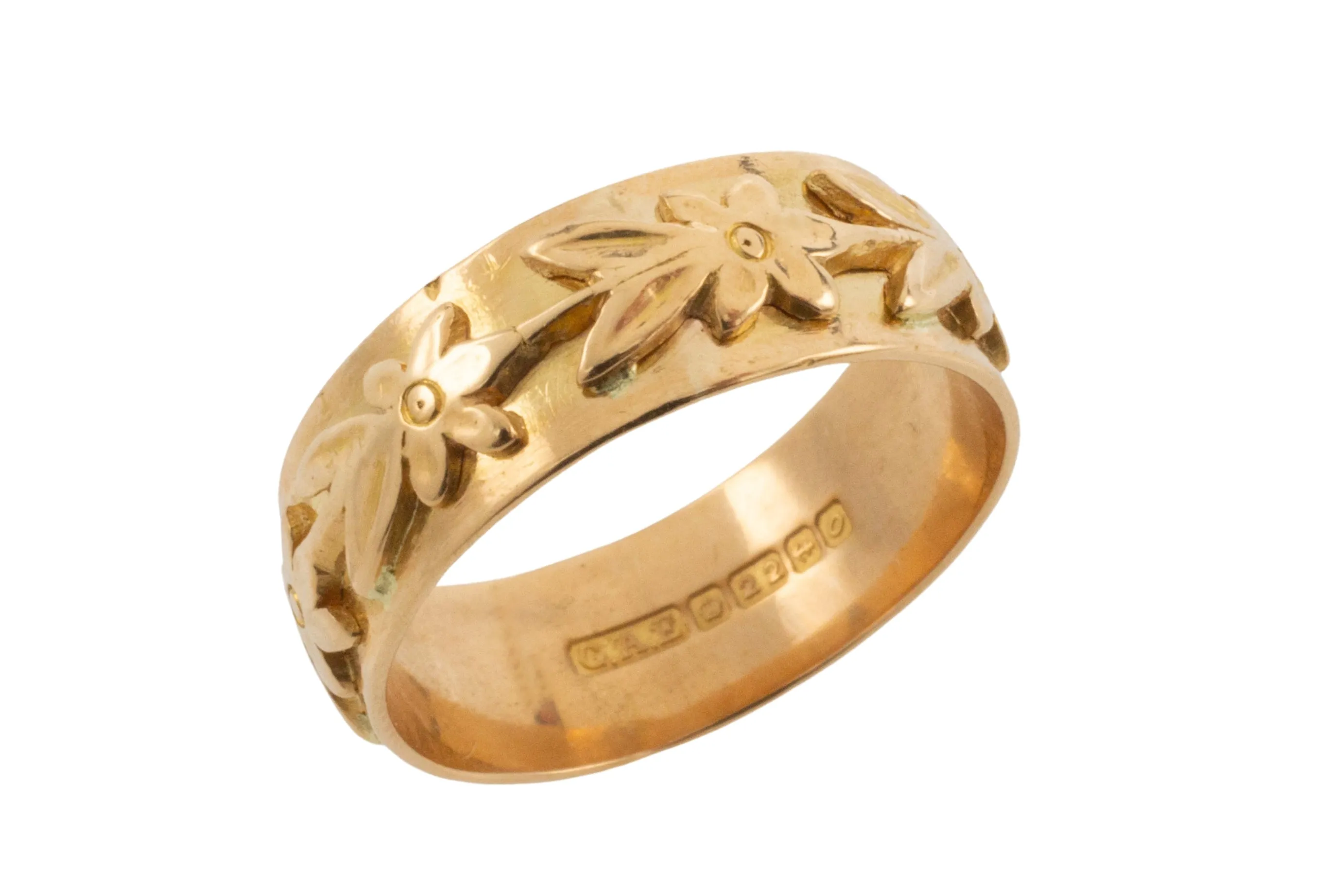 Vintage 22 carat gold band with flower motif