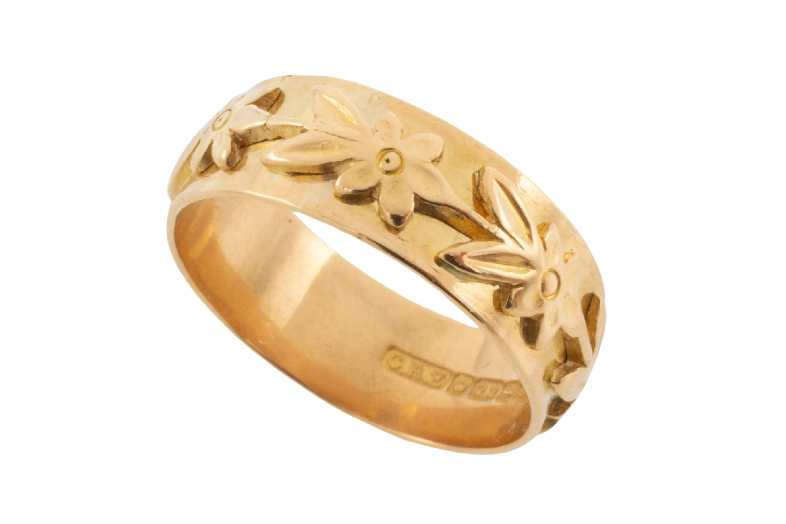 Vintage 22 carat gold band with flower motif